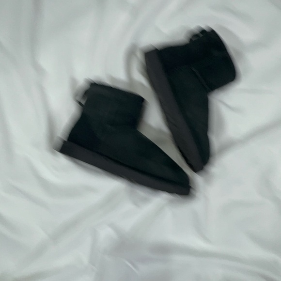 UGG - Picture 10 of 10